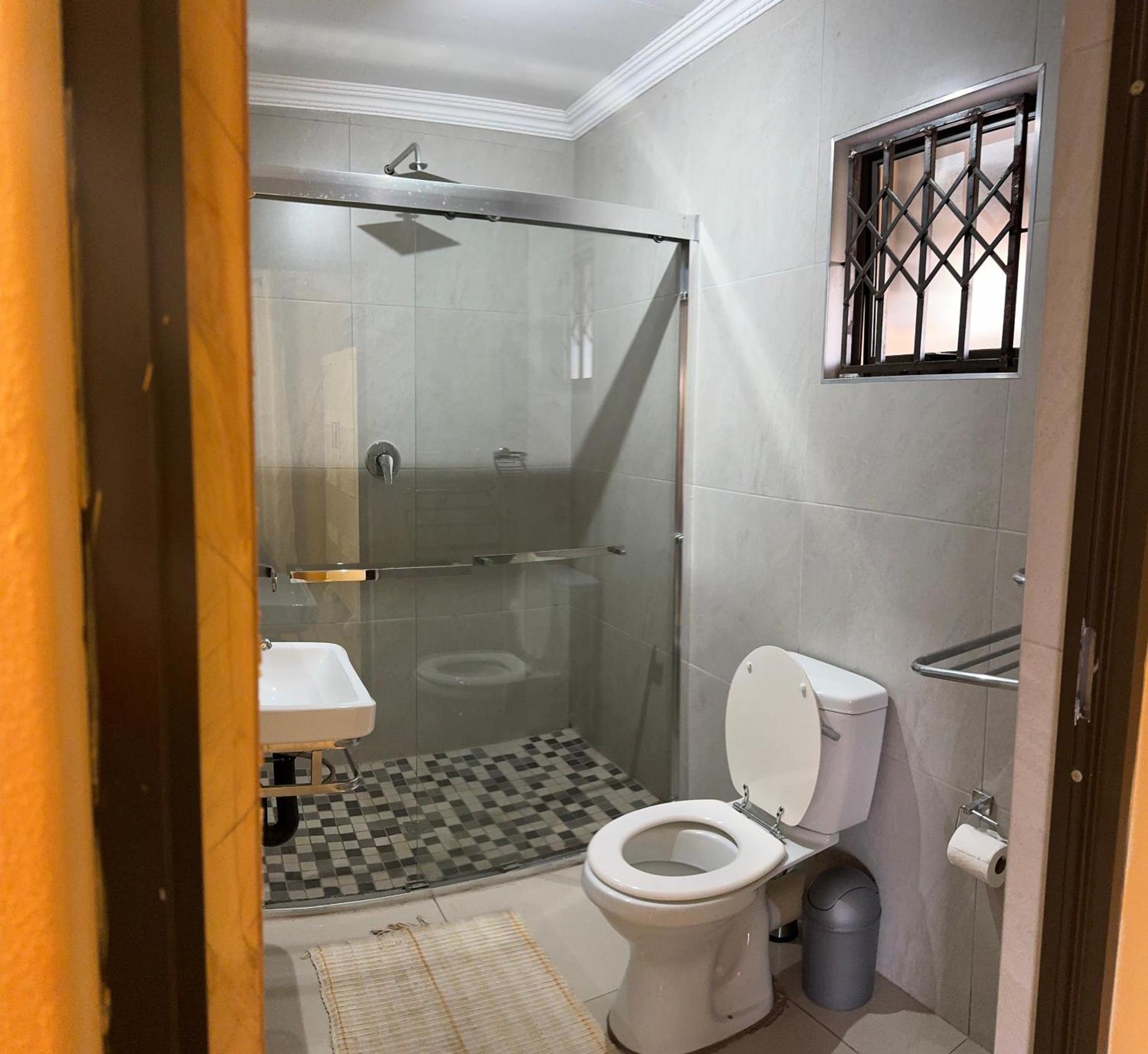 The Bridge Guest House Ньюкасл Экстерьер фото